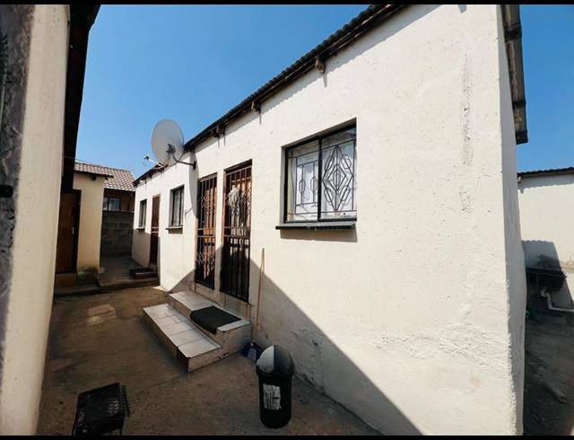 11 BEDROOM HOUSE FOR SALE IN BIRCH ACRES